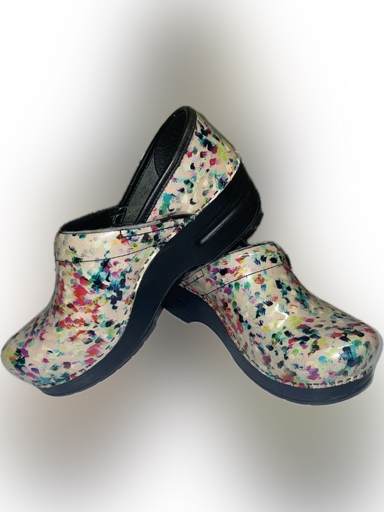 Dansko Shoes - Dansko clogs - "Fresco" patent leather pattern.